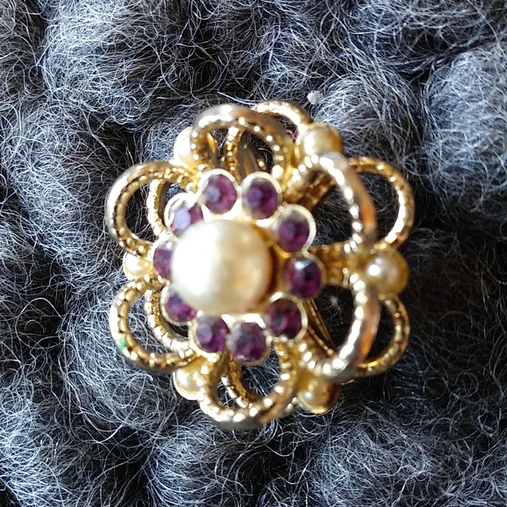 Vintage Gold Brooch/ Pin Simulated Pearls and Amethysts Stones